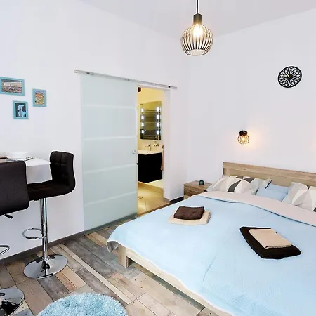 Nobilis アパート エゲル